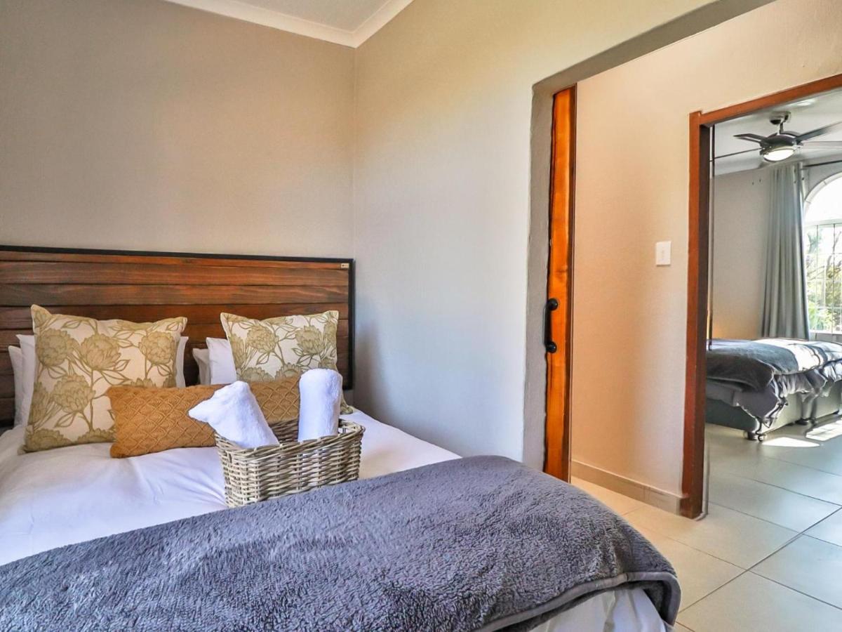 Featherwood Farm & Nyala Lodge Rayton Esterno foto