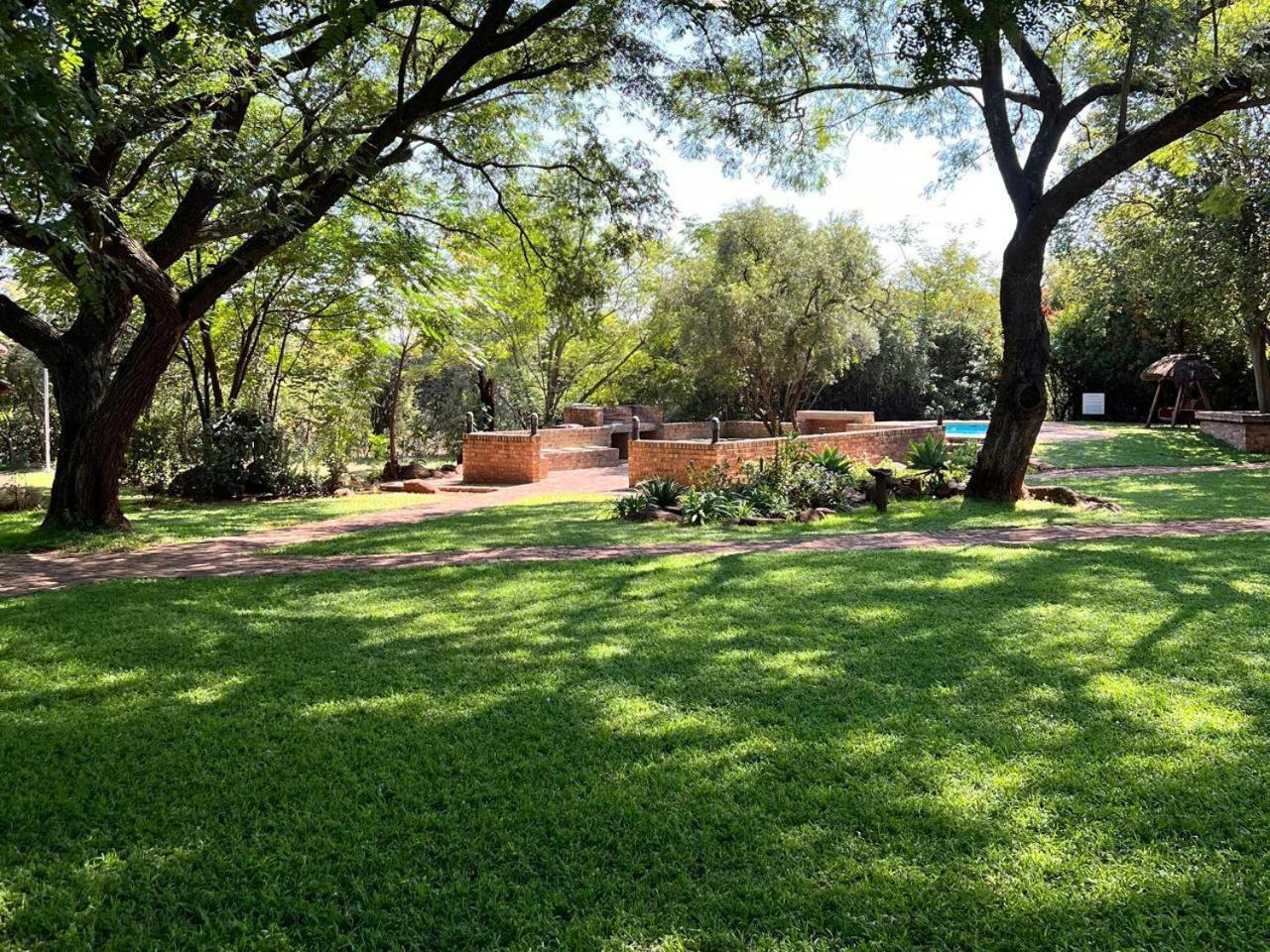 Featherwood Farm & Nyala Lodge Rayton Esterno foto